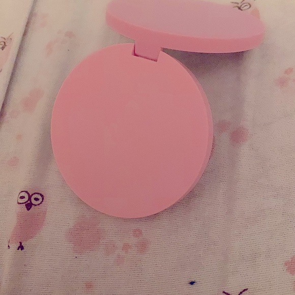 Buy 2+ items from my closet get mirror for free - Picture 2 of 3